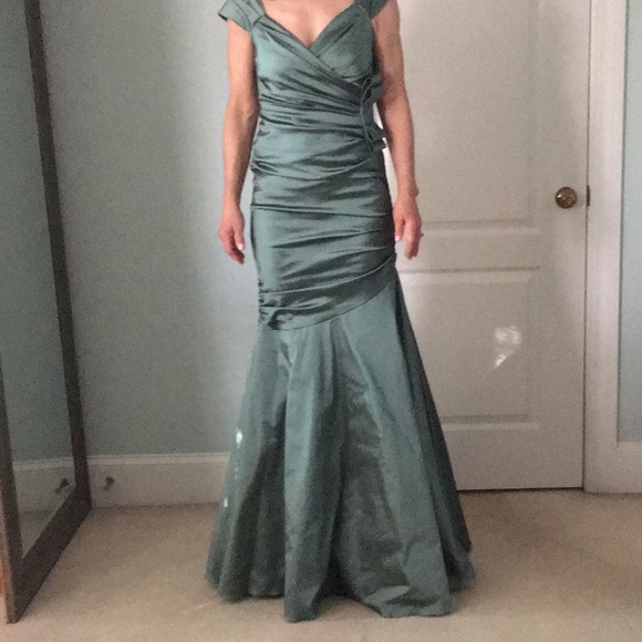 Teri Jon sage green formal gown - Picture 1 of 8